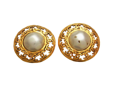 Vintage Chanel earrings CC logo round pearl