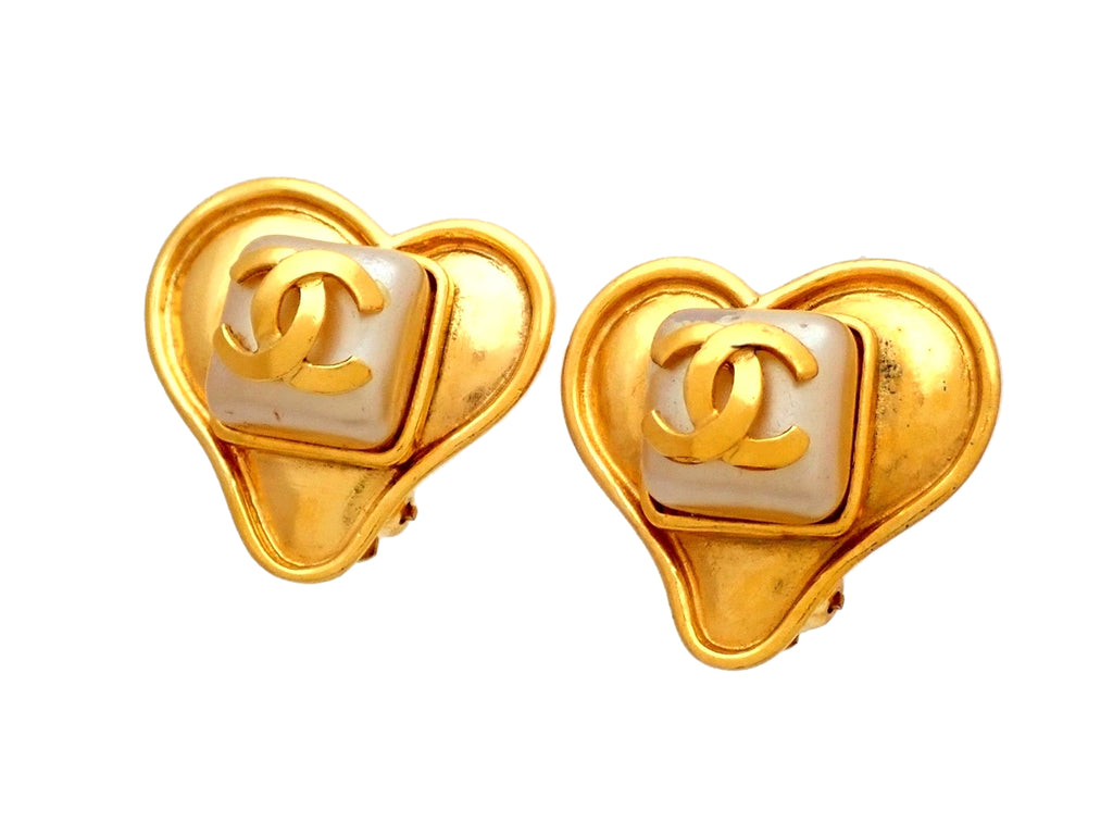 chanel pearl heart earrings vintage