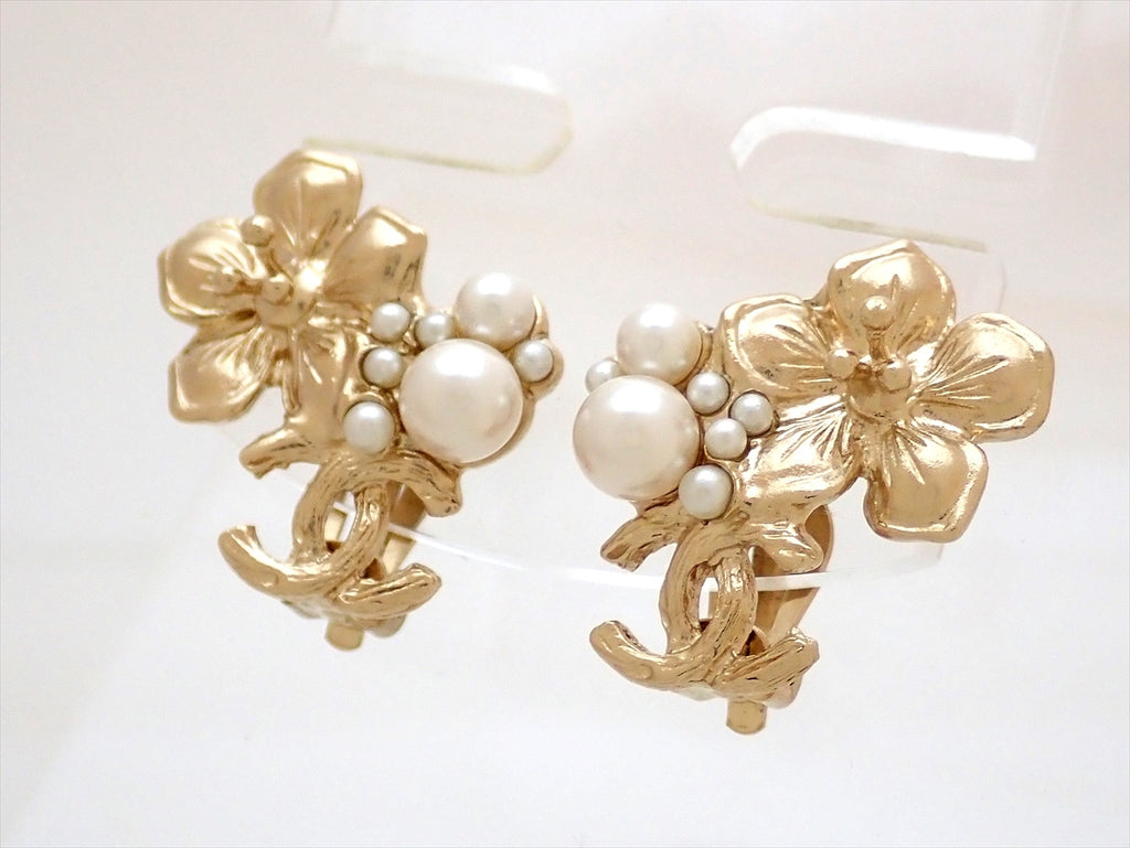 Authentic Vintage Chanel earrings CC logo cherry blossom faux pearl 20