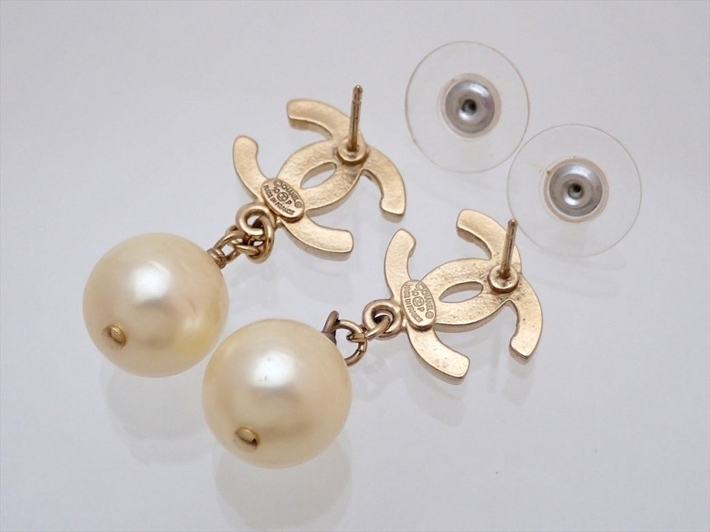 Chanel Classic Light Gold Tone Pearl CC Stud Earrings at 1stDibs  chanel  pearl cc earrings light gold, chanel pearl earrings, chanel earrings cc  pearl