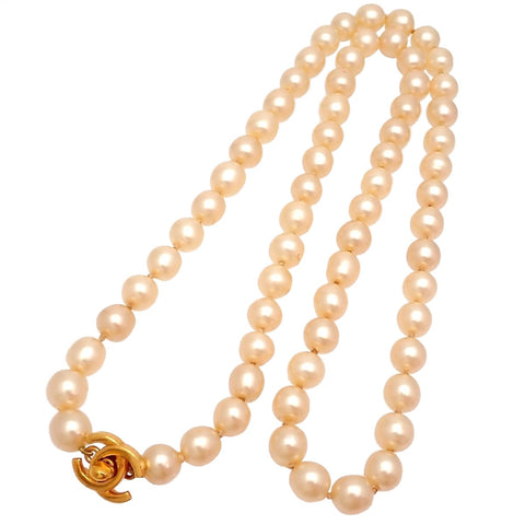 Authentic Vintage Chanel necklace chain turnlock CC logo faux pearl
