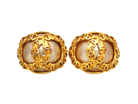 Vintage Chanel earrings CC logo pearl round