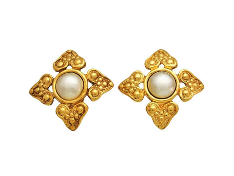 Vintage Chanel earrings pearl flower