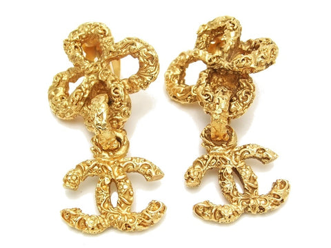 Authentic vintage Chanel earrings clover swing gold CC dangle