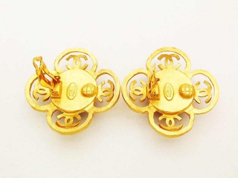 Numero82 - Vintage CHANEL earrings /Qoo Japan ✴︎About