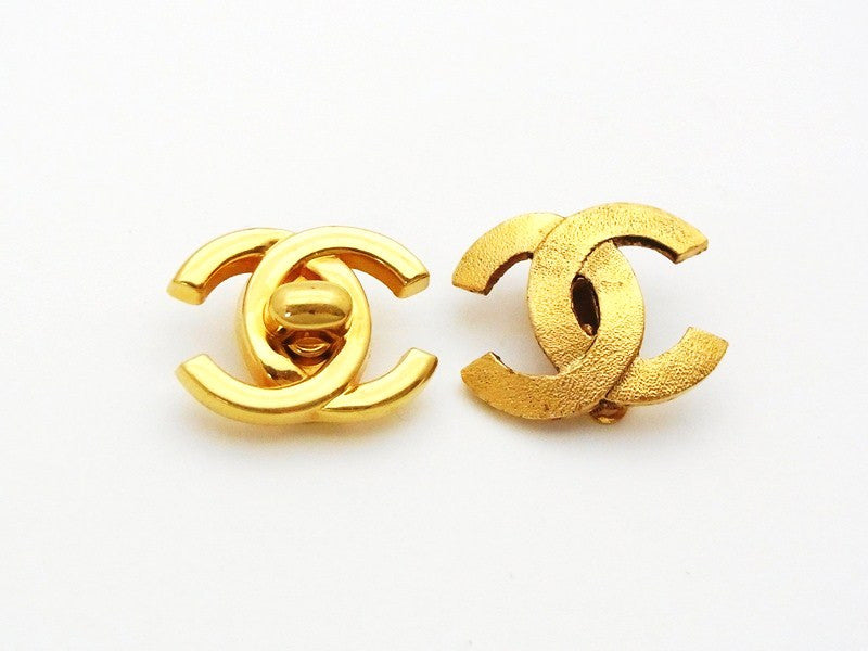 Authentic earrings gold logo double C small | Vintage Five