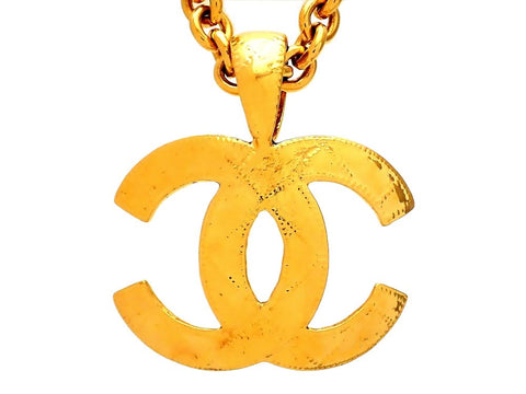 Authentic vintage Chanel necklace Quilted CC logo Double C