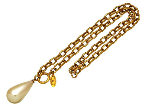 Vintage Chanel necklace pearl drop